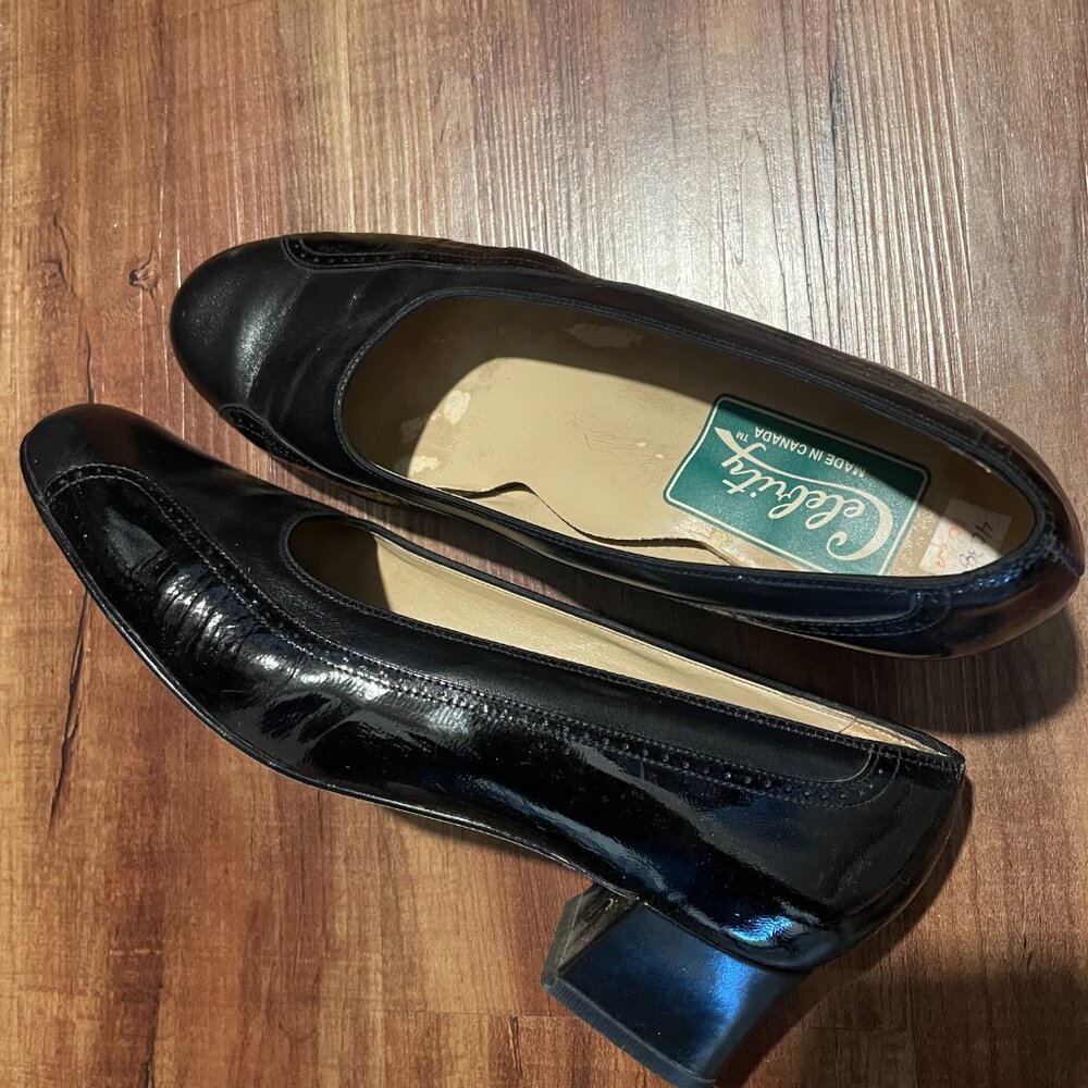 Size 9 black dress shoe (block heel)